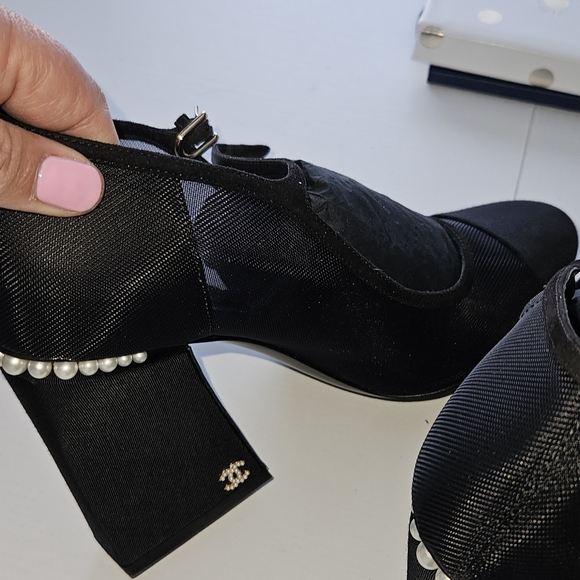 Chanel Mesh Grosgrain Pearls Cap Toe Open Pumps 41  Black - Picture 7 of 8